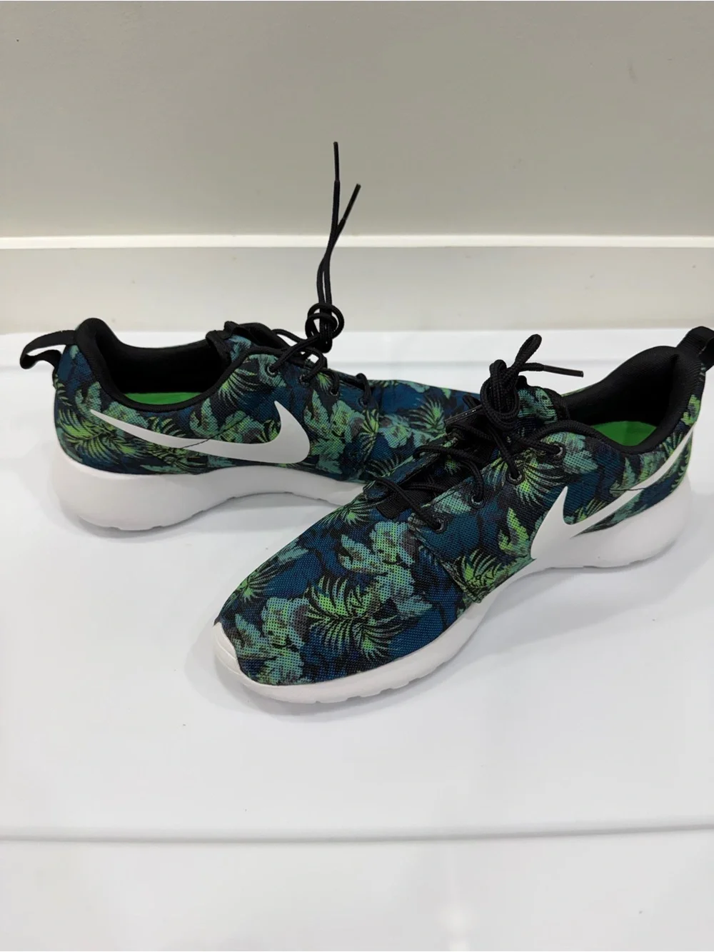 Nike Roshe Run Print Sneakers Size 9 shoes